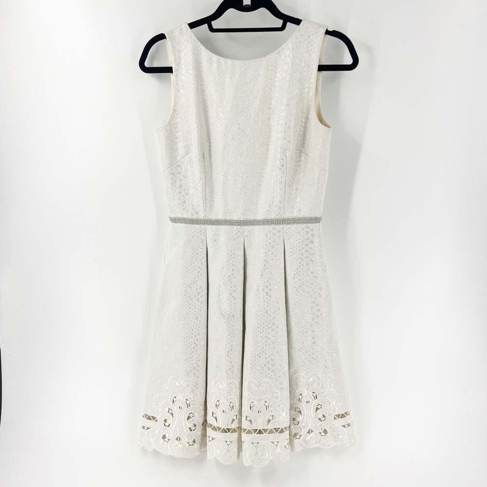 ✅ Katherine Kelly Pearl White Fit & Flare w/ beaded details & POCKETS Size 4